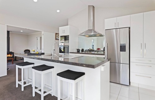 Wharewaka Casa | Fabulous in Wharewaka - Wharewaka Holiday Home