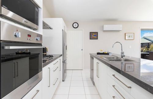 Wharewaka Casa | Fabulous in Wharewaka - Wharewaka Holiday Home