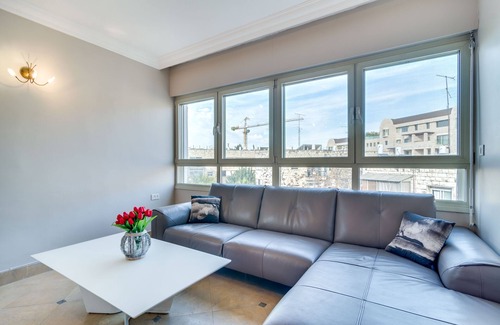 Mamilla Condominio | Fabulous Kosher Apartment 3 BR + Den in Amazing Central Location!!