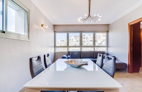 Mamilla Condominio | Fabulous Kosher Apartment 3 BR + Den in Amazing Central Location!!