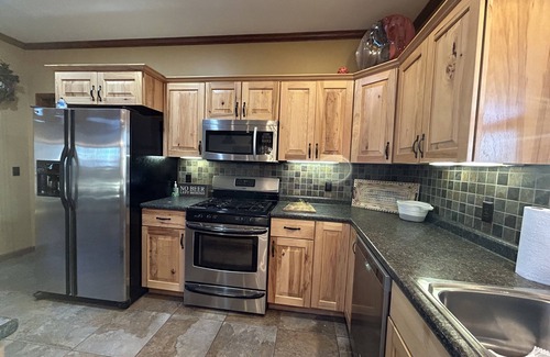 Springville Casa | Fabulous Lakeview home with stone fireplace located in Springville / Buchanan