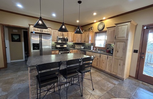 Springville Casa | Fabulous Lakeview home with stone fireplace located in Springville / Buchanan