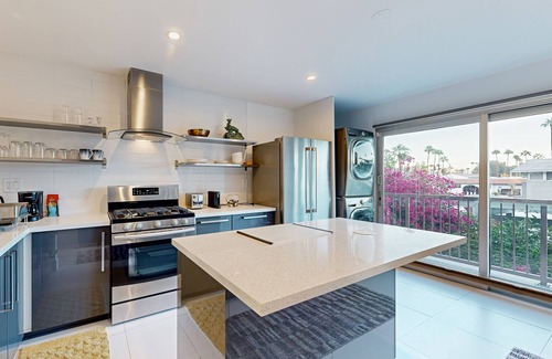 Old Las Palmas Condominio | Fabulous Mid-Century Condo in Old Las Palmas w/private patio, shared pool & spa