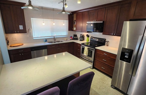 Cocoa Casa | Fabulous Mid-Century Modern 3 Bedroom with King Master Suite