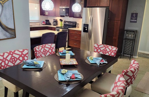 Cocoa Casa | Fabulous Mid-Century Modern 3 Bedroom with King Master Suite