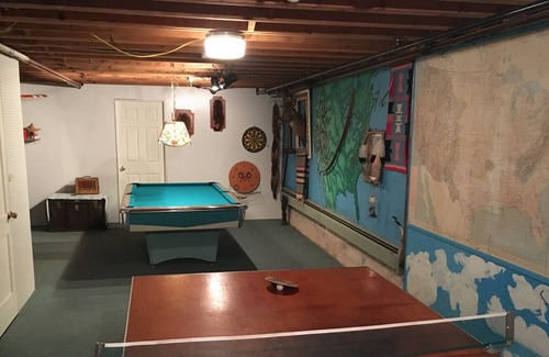 Honesdale Casa | Fabulosa casa moderna de mediados de siglo en Poconos
