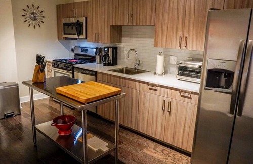 Central Business District Apartamento | FABULOUS MID-CENTURY MODERN DESIGNED UNIT IN DOWNTOWN ROCHESTER
