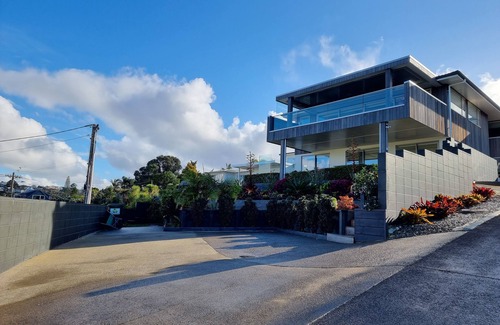 Castor Bay Apartamento | Fabulous Milford 1BR With Views & SkyTV