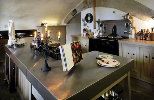 Navan Otro | Fabulous Norman Castle with WiFi in Meath.