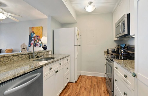 Oceanmarsh Subdivision Condominio | Fabulosa vista al mar + Se aceptan mascotas también ... Reno total, cama king!