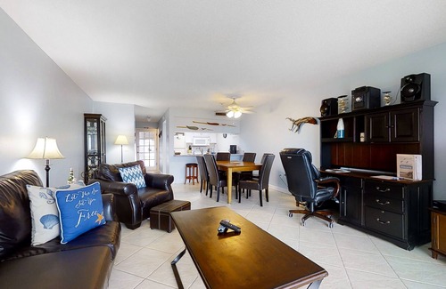 Flagler Beach Condominio | Fabulous oceanfront find in Flagler Beach w/shared pool, WiFi, central AC, W/D