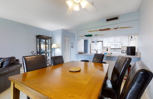 Flagler Beach Condominio | Fabulous oceanfront find in Flagler Beach w/shared pool, WiFi, central AC, W/D