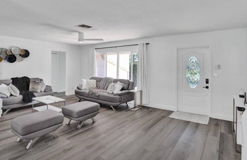 Central Corals Casa | Fabulous Pool Home just 11 min to beach