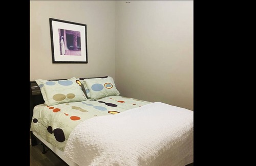 Kelowna Central Business District Condominio | Fabulous Pool Level 2 Bedroom 2 Bath