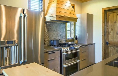 Boyne Falls Complejo | Fabulous Scenic Fall Retreat Oct 2-9