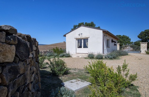 Mores Chalet De Esquí | Fabulous Shardana cottage with in-room Jacuzzi