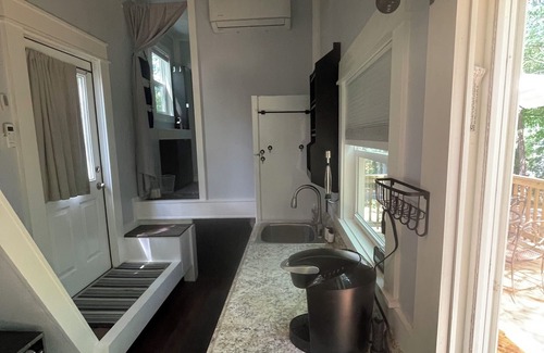 Seneca Cabina | Fabulous Tiny House with AC in charming Seneca