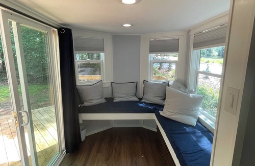 Seneca Cabina | Fabulous Tiny House with AC in charming Seneca