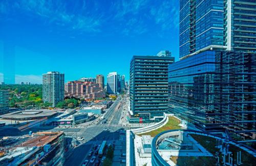 Willowdale Apartamento | Fabulous Toronto 2Br 2Ba Condo Free parking Pool Gym