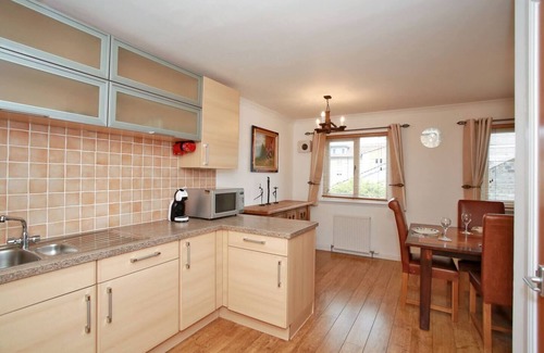 Central Aberdeen Apartamento | Fabulous Townhouse Nr. Beach & Sports!