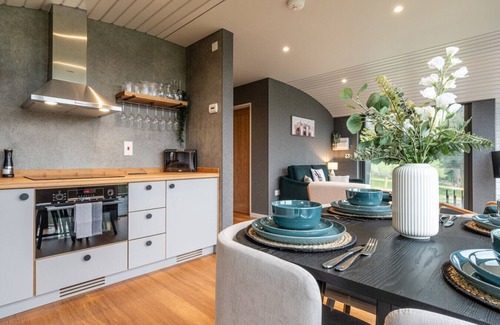 Chipping Norton Cabina | Fabulous Two Bedroom Eco Pod, Old Chalford Estate