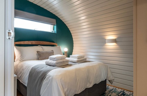 Chipping Norton Cabina | Fabulous Two Bedroom Eco Pod, Old Chalford Estate