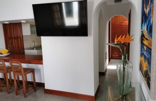 Teguise Villa | Fabulosa villa cocina americana, terrazas, piscina, solárium y jacuzzi privado