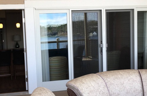 Charlevoix Condominio | Recientemente renovado suite acogedora en Charlevoix downton con una vista fabulosa!