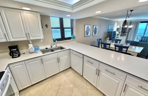Gulf Pines Condominio | 10% de descuento en estancias de agosto! Fabulosas vistas desde este hermoso condominio. 4135 BS1