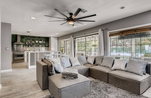 Paradise Villa | Fabulous villa 10min away from strip Heated pool