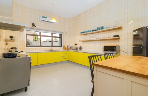 Umm Suqeim 1 Villa | Fabulous villa w/ swimming pool, billiards table, garden oasis