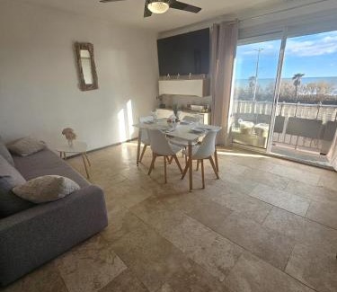 Portiragnes-Plage Apartamento | Face à la mer appartement vue mer Portiragnes plage proche Cap d'agde Vias Valras-plage Méditérranée