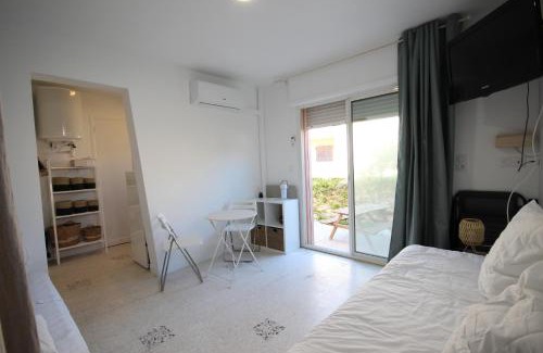 Portiragnes-Plage Apartamento | Face à la mer, Joli Studio de plain pied climatisé, exposé plein sud, pour 2 à 4 couchages, à seulement 10m de la plage LXBFM34