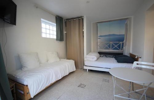 Portiragnes-Plage Apartamento | Face à la mer, Joli Studio de plain pied climatisé, exposé plein sud, pour 2 à 4 couchages, à seulement 10m de la plage LXBFM34