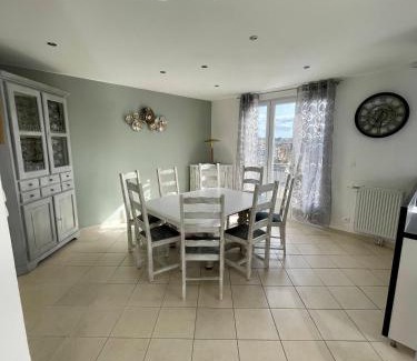 Veuzain-sur-Loire Casa | Face Chateau de Chaumont sur loire Gîte La Rapinière
