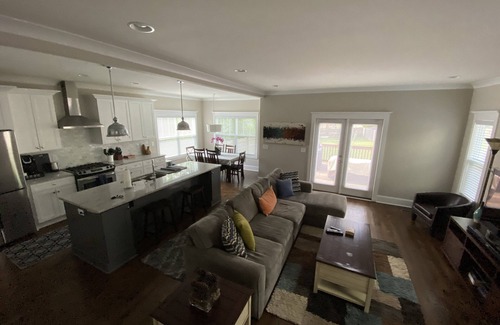 Villa Heights Casa | "Failte" Bienvenido. A solo 2 millas del Spectrum Center con Noda y plaza cerca
