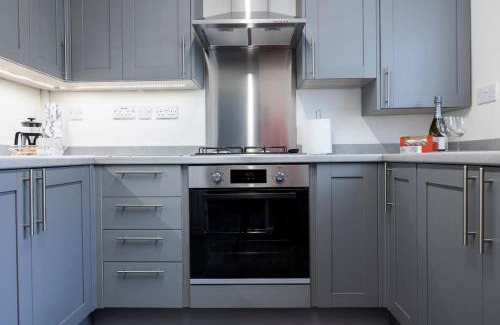 Harlescott Casa | Fair Haven - Off Street Parking and Garden