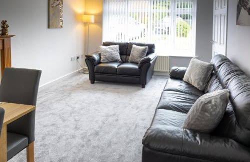 Harlescott Casa | Fair Haven - Off Street Parking and Garden