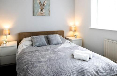 Harlescott Casa | Fair Haven - Off Street Parking and Garden