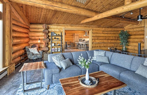 Fairbanks Cabina | Fairbanks Log Cabin w/ Waterfront Deck & Views!