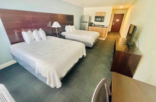 Cuero Casa | FairBridge Inn & Suites Cuero, 2 Double Queen With Kitchenette, Free Parking!