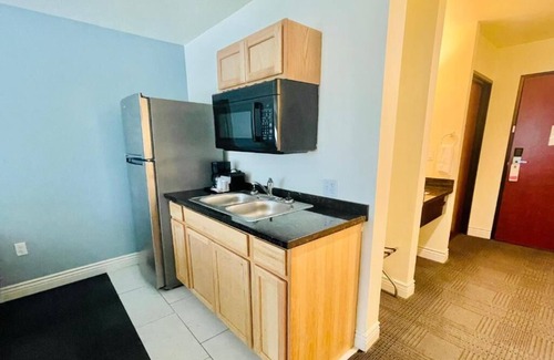 Cuero Casa | FairBridge Inn & Suites Cuero, 2 Double Queen With Kitchenette, Free Parking!