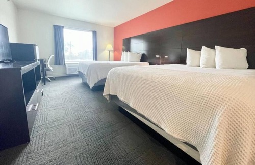 Cuero Casa | FairBridge Inn & Suites Cuero, 2 Double Queen With Kitchenette, Free Parking!
