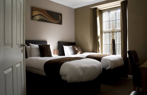 Mauchline Hotel | Fairburn Hotel