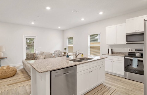 Northeast Pensacola Casa | Fairchild Coastal Townhome~ New Beaches University