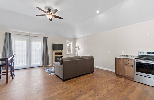West Central Apartamento | Fairfield Ave #2- Upstairs Unit