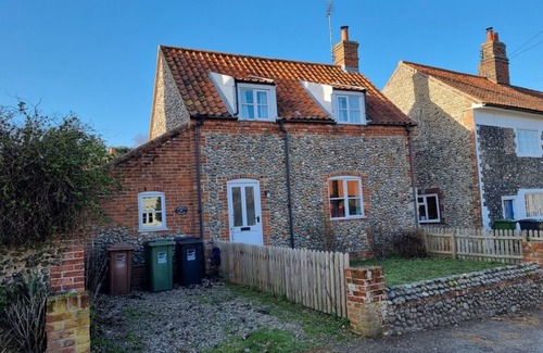 Binham Cabaña | Fairfield Cottage - a self catering cottage that sleeps 4 guests in 2 bedrooms