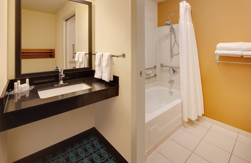 Wayne Hotel | Fairfield Inn and Suites by Marriott Indianapolis Airport