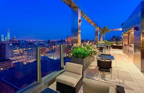 Chelsea Hotel | Fairfield Inn & Suites by Marriott New York Midtown Manhattan/Penn Station