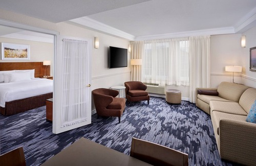 Kanata Lakes - Marchwood Lakeside - Morgan's Grant - Kanata Hotel | Fairfield Inn & Suites by Marriott Ottawa Kanata